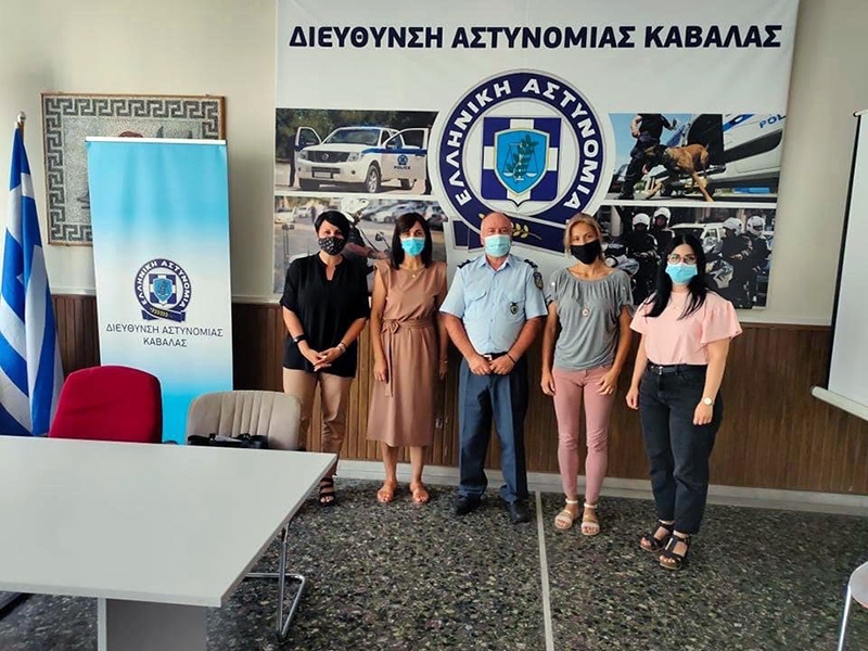  Εκπρόσωποι του Συμβουλευτικού Κέντρου Γυναικών ενημέρωσαν την Αστυνομική Διεύθυνση για το πανελλήνιο υποστηρικτικό δίκτυο Δομών της ΓΓΔΟΠΙΦ