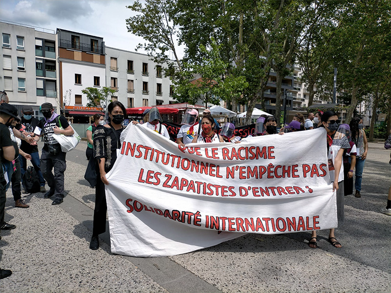  Οι Zαπατίστας συμμετέχουν σε μια κινητοποίηση εκείνων που Δεν Έχουν Έγγραφα στη Γαλλία