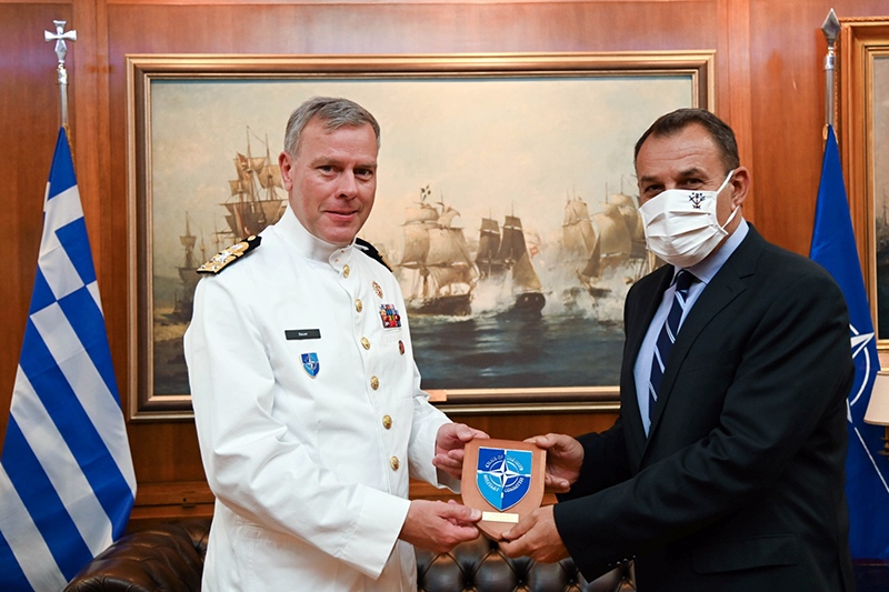  Συνάντηση Παναγιωτόπουλου με τον Πρόεδρο της Στρατιωτικής Επιτροπής του ΝΑΤΟ, Ναύαρχο Robert Bauer (φωτογραφίες)