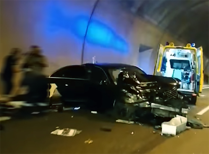  Δύο ελαφρά τραυματίες σε τροχαίο στο τούνελ Εξοχής (video)