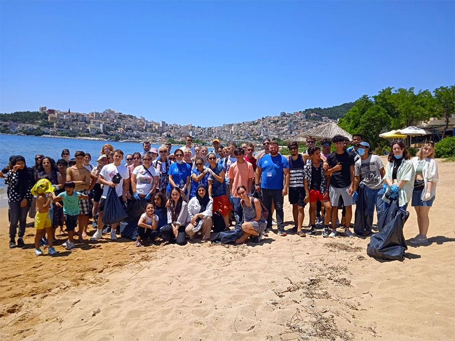  Εθελοντικός καθαρισμός της παραλίας Περιγιαλίου (φωτογραφίες)
