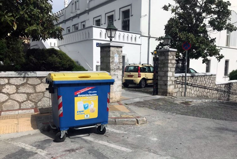  Δήμος Καβάλας: Το πρόστιμο στο ΚΚΕ επιβλήθηκε επειδή κολλήθηκαν αφίσες της ΚΝΕ σε κάδους απορριμμάτων