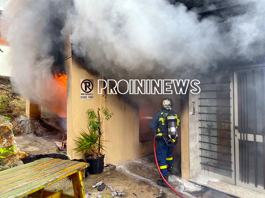  Φωτιά σε πυλωτή πολυκατοικίας στο Βύρωνα (φωτογραφίες-video)