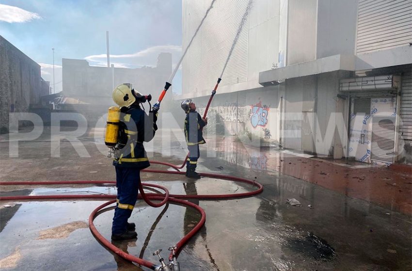  Φωτιά στο Grand Μασούτη: Έχουν αποτέλεσμα οι ενέργειες της Πυροσβεστικής Υπηρεσίας (φωτογραφίες)