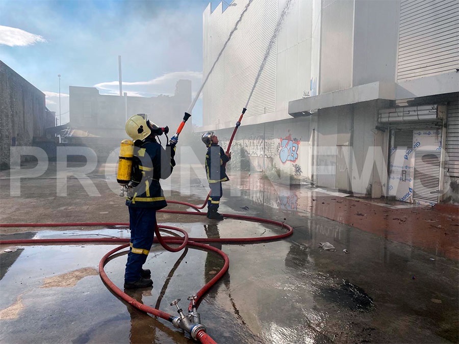  Φωτιά στο Grand Μασούτη: Έχουν αποτέλεσμα οι ενέργειες της Πυροσβεστικής Υπηρεσίας (φωτογραφίες)