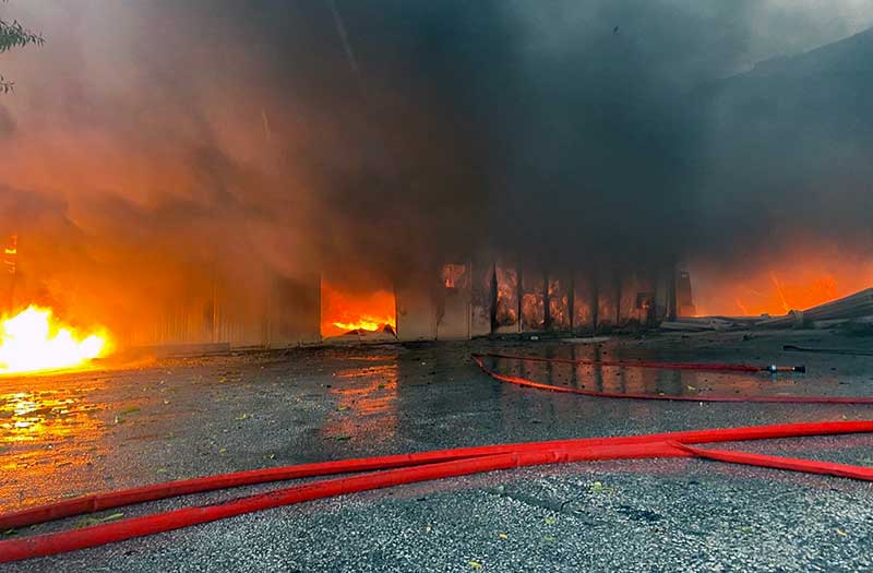  Φωτιά σε αποθήκη με χαρτί στο Χαλκερό (φωτογραφίες-video)
