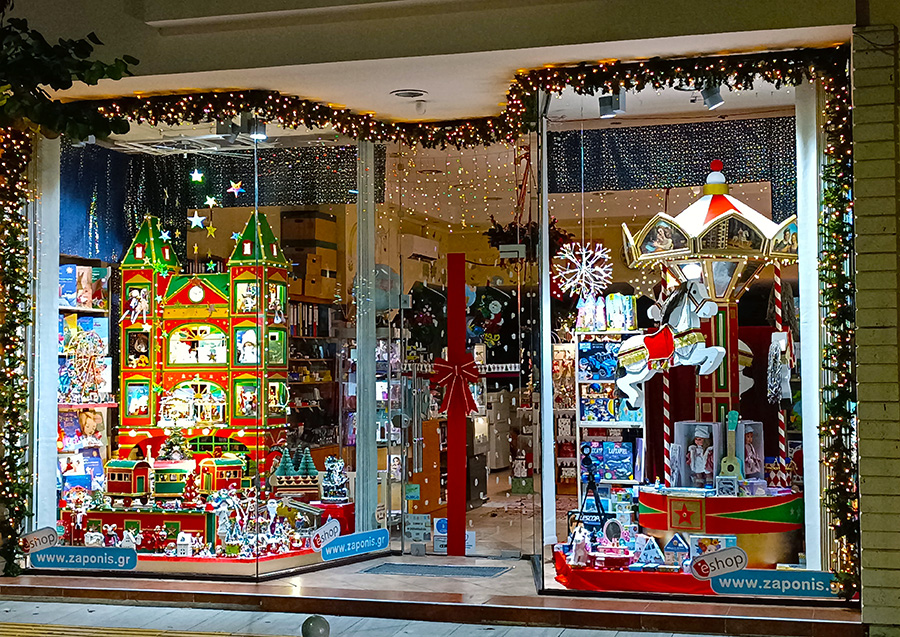  Το βιβλιοχαρτοπωλείο «Ζαπώνης» χαρίζει και φέτος μια Χριστουγεννιάτικη νότα αισιοδοξίας