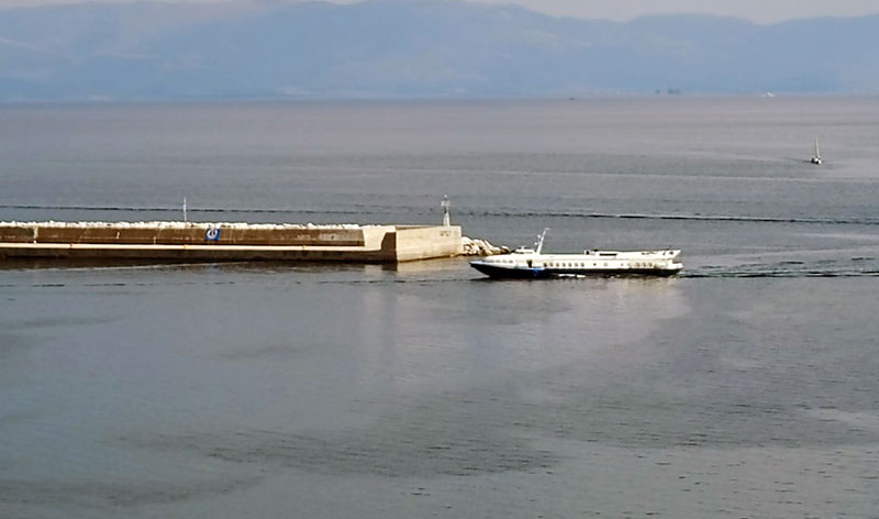  «Περαστικό» το υδροπτέρυγο από το λιμάνι (φωτογραφία)