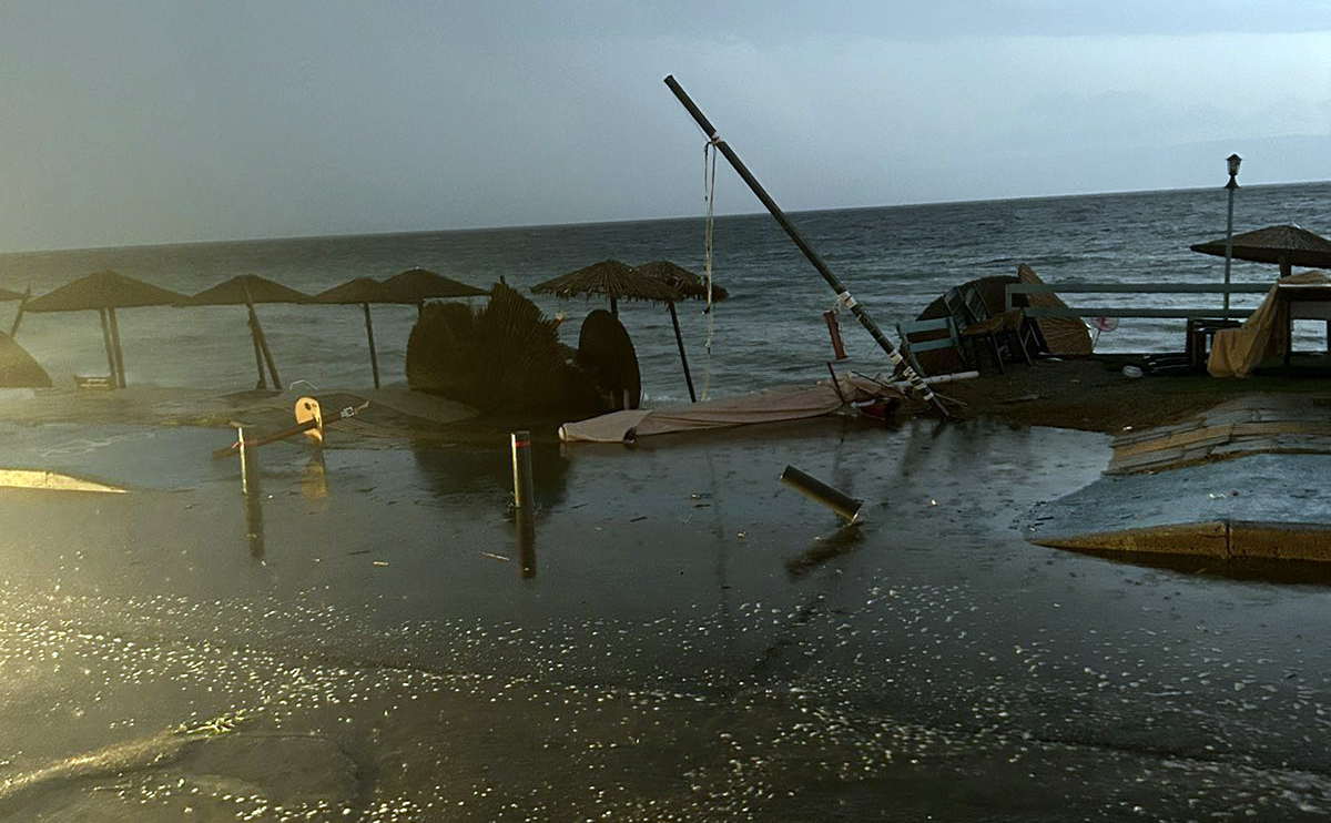  Ισχυρό μπουρίνι προκάλεσε ζημιές στην παραλία Οφρυνίου (φωτογραφίες-video)
