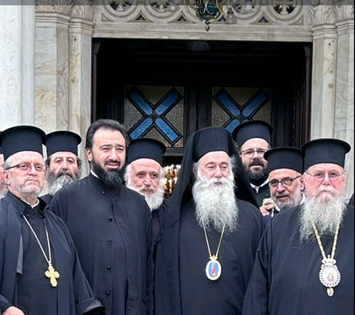  Οι ιερείς της Ι.Μ.Φ.Ν.Θ. στο πλευρό του Επισκόπου Θεσπιών Παύλου (φωτογραφίες)