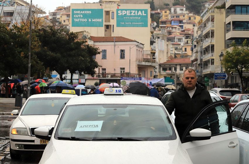  Κριτική στο Δήμαρχο για τις πιάτσες Ταξί σε παλιά Δικαστήρια- πλατεία Καπνεργάτη