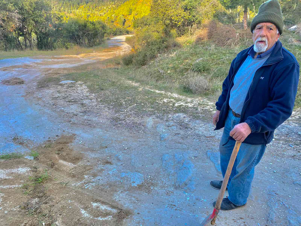  Καβάλα: 78χρονος εθελοντής φροντίζει δασικό δρόμο πάνω από το Σανατόριο (video)