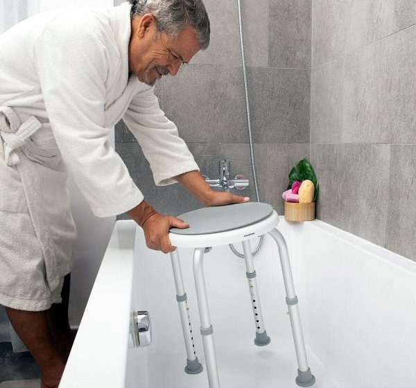 Καρέκλα μπάνιου για ηλικιωμένους – Μια αναγκαία λύση για την ασφάλεια και την άνεση στο μπάνιο
