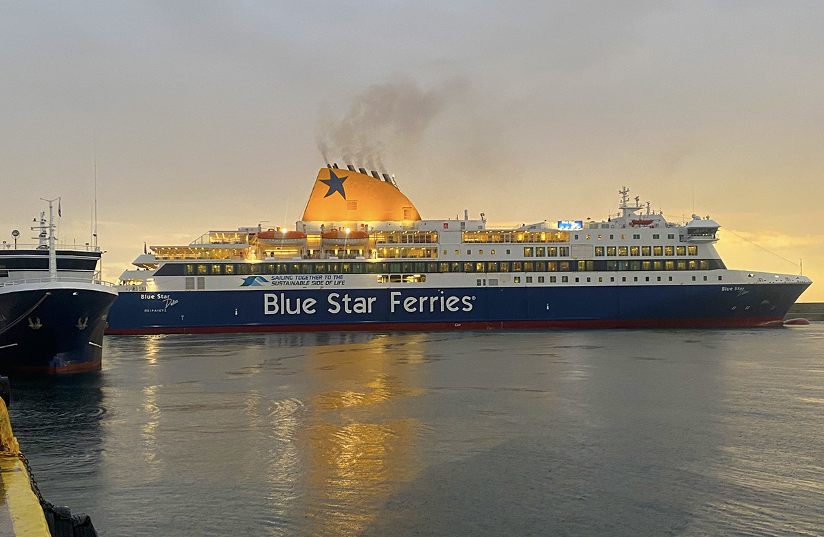 Παρθενική άφιξη του Blue Star Delos στο λιμάνι της Καβάλας (video)