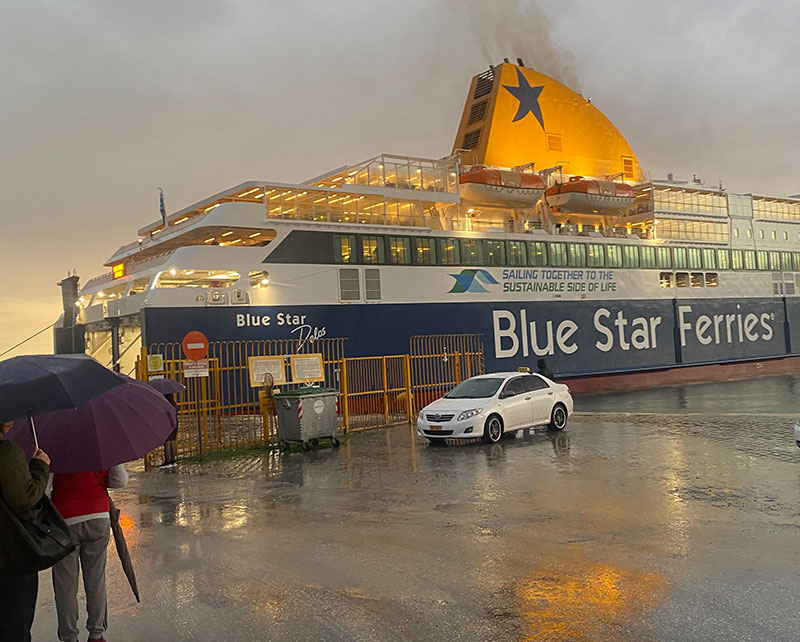  Με βροχή η πρώτη άφιξη του Blue Star Delos (φωτογραφίες)