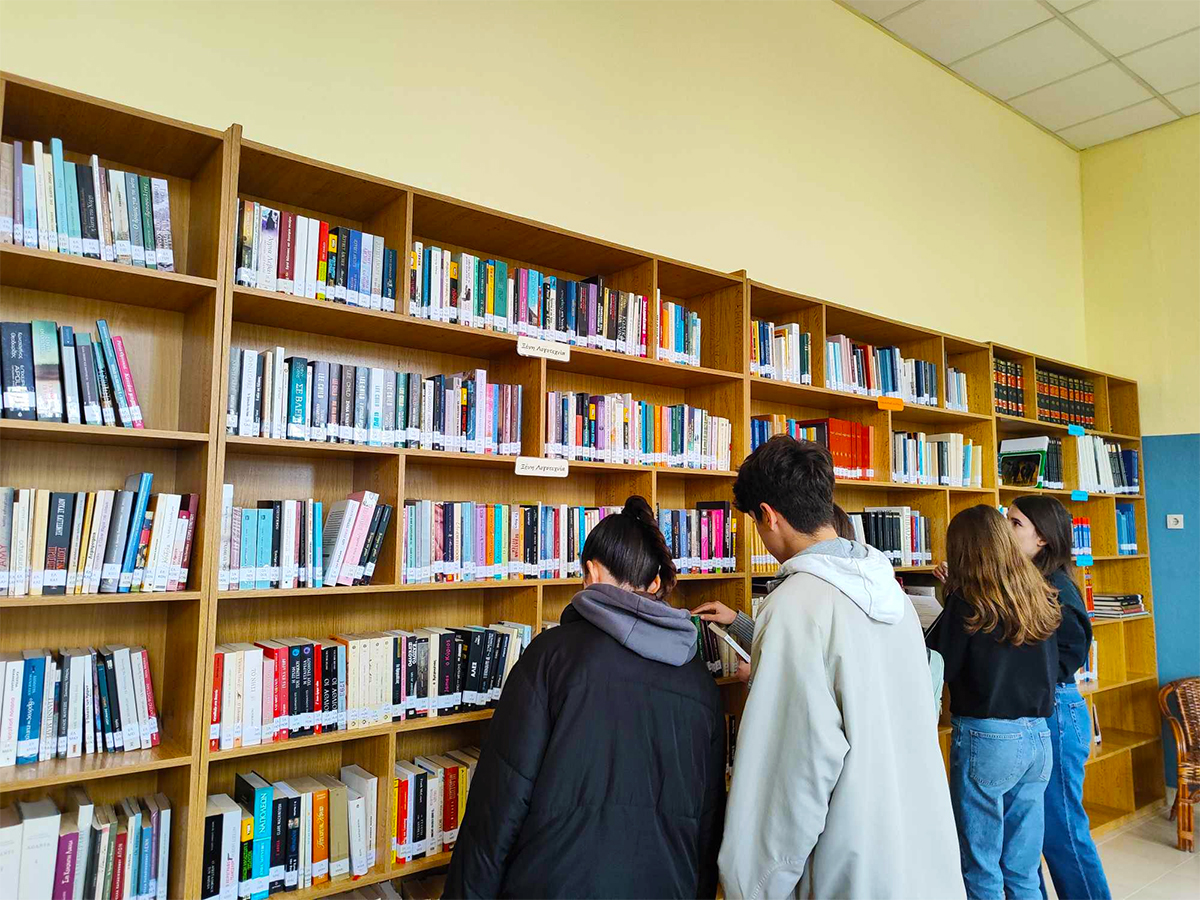  Διδακτική επίσκεψη στη δανειστική βιβλιοθήκη της Μεσορόπης (φωτογραφίες)