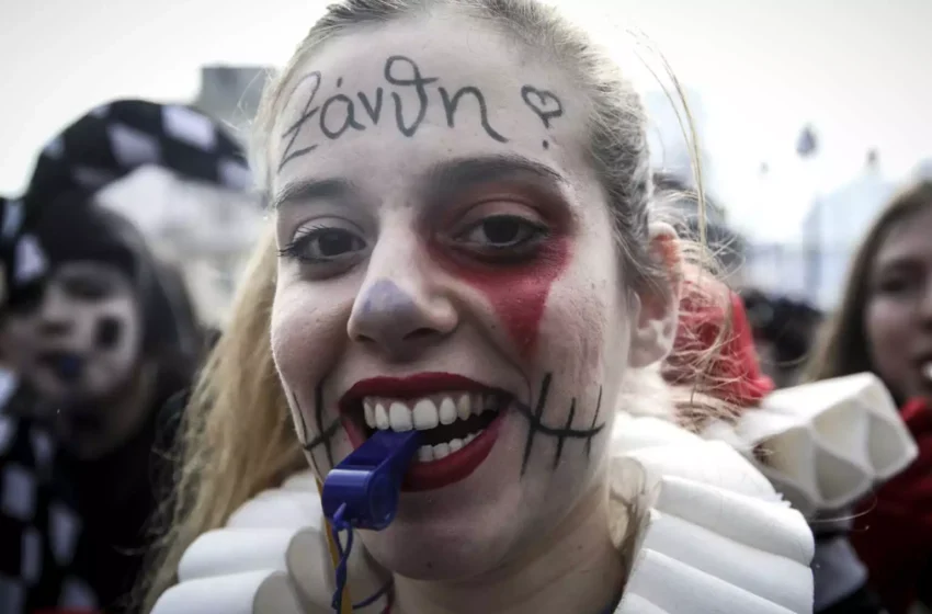  Ξάνθη: Καρναβάλι με παρέλαση 8.000 ατόμων που έδειχναν να απολαμβάνουν την κάθε στιγμή