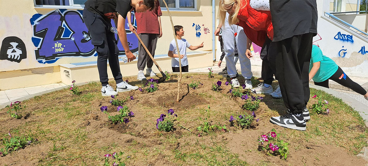  Περιβαλλοντική δράση από γονείς και μαθητές του 2ου Γυμνασίου Χρυσούπολης (φωτογραφίες)